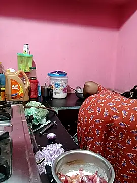 Snapshot of Renuma chatting on 4, 11, 2025 Renuma online show from 4, 11, 2025