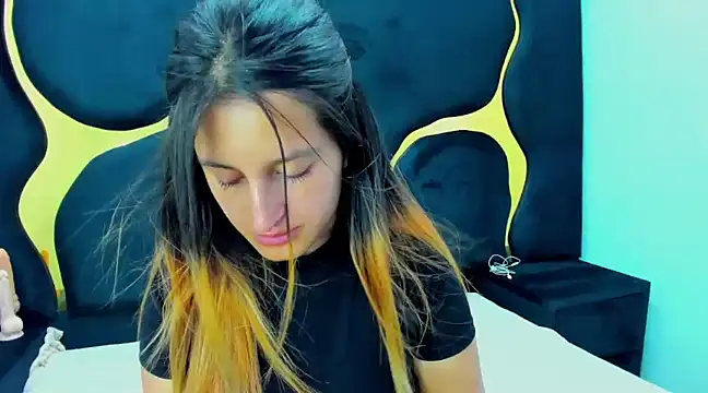 GiaRoussel online show from 4, 2, 2025