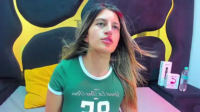 GiaRoussel online show from 7, 11, 2025