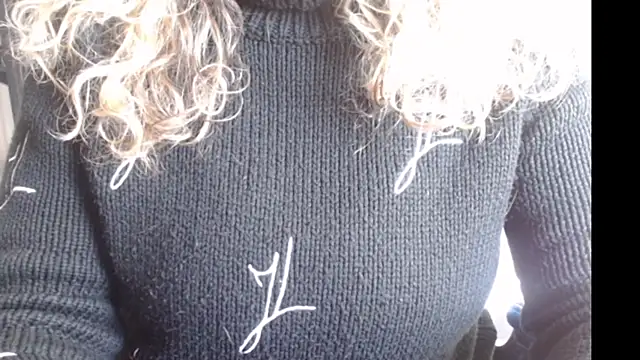 Snapshot of JenniLowen chatting on 14, 1, 2025 JenniLowen online show from 14, 1, 2025