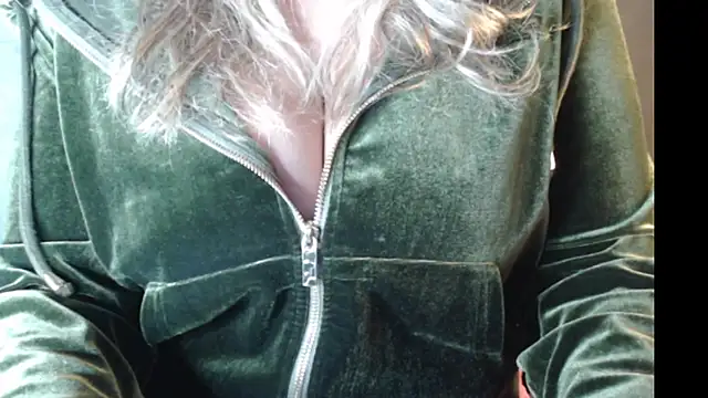 Snapshot of JenniLowen chatting on 19, 1, 2025 JenniLowen online show from 19, 1, 2025