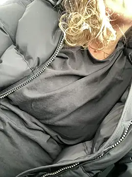 Snapshot of JenniLowen chatting on 4, 2, 2025 JenniLowen online show from 4, 2, 2025