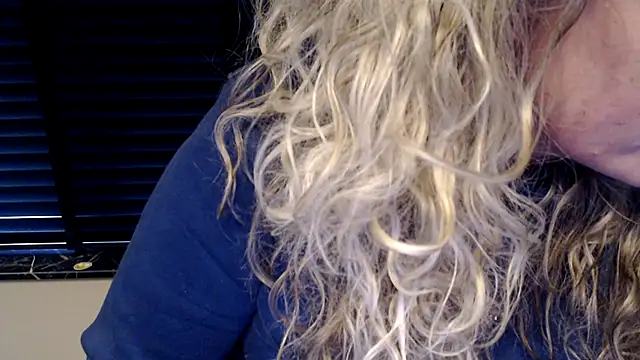 Snapshot of JenniLowen chatting on 10, 2, 2025 JenniLowen online show from 10, 2, 2025