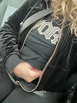 Snapshot of JenniLowen chatting on 12, 2, 2025 JenniLowen online show from 12, 2, 2025