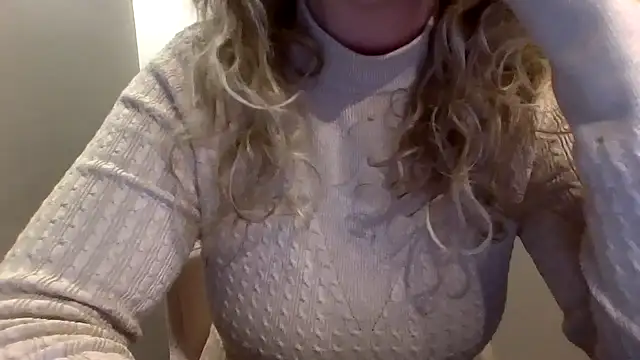 Snapshot of JenniLowen chatting on 14, 2, 2025 JenniLowen online show from 14, 2, 2025