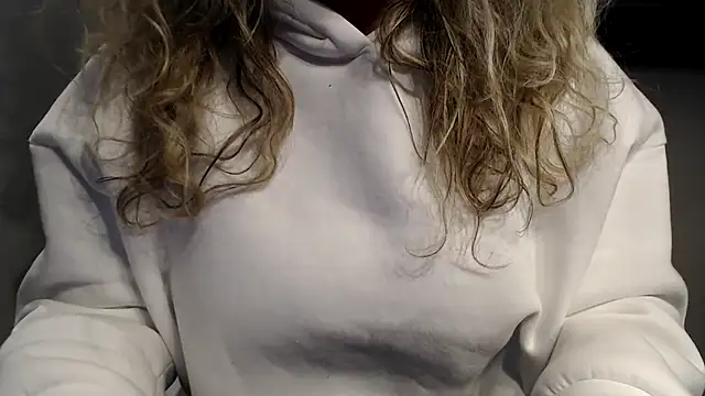 Snapshot of JenniLowen chatting on 17, 2, 2025 JenniLowen online show from 17, 2, 2025