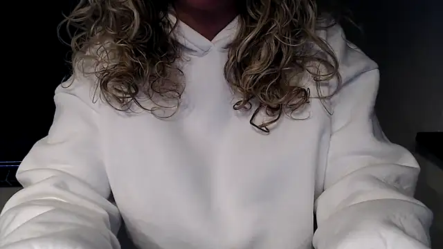 Snapshot of JenniLowen chatting on 25, 2, 2025 JenniLowen online show from 25, 2, 2025