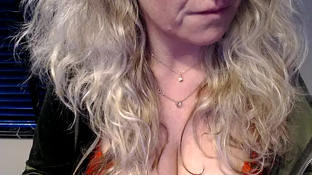 Snapshot of JenniLowen chatting on 3, 3, 2025 JenniLowen online show from 3, 3, 2025