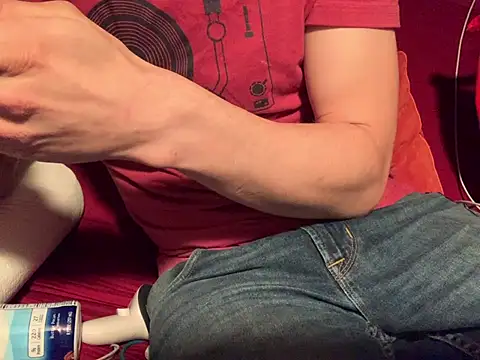 Snapshot of skatebored chatting on 6, 3, 2025 skatebored online show from 6, 3, 2025