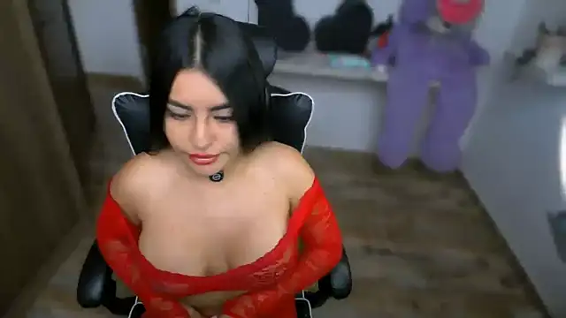 Layla Nicols online show from 1, 6, 2026