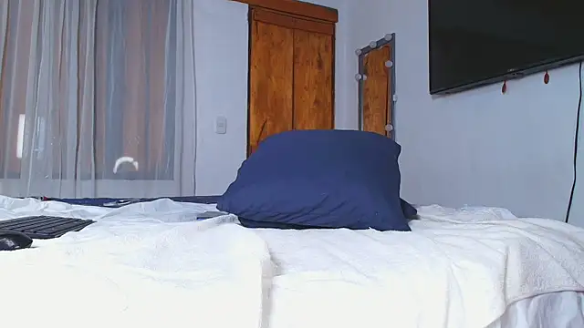 Isa bonnet online show from 3, 12, 2025