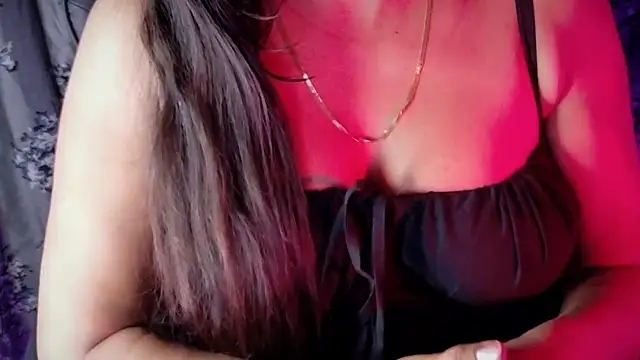 Snapshot of SexyAndHottie chatting on 27, 5, 2026 SexyAndHottie online show from 27, 5, 2026
