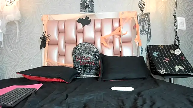 KOURTNEY-- online show from 25, 10, 2025