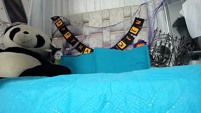 KOURTNEY-- online show from 28, 10, 2025