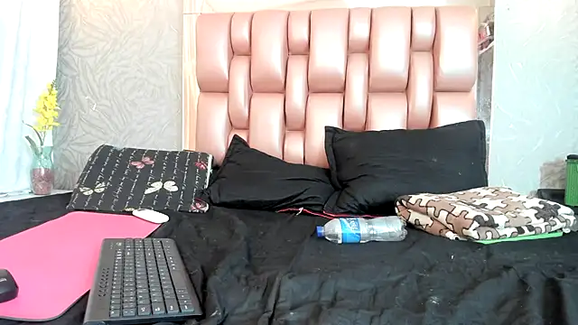 KOURTNEY-- online show from 13, 11, 2025