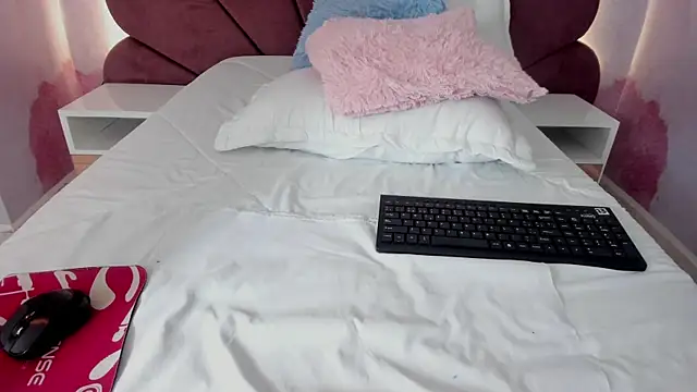 Snapshot of Carohorny4u chatting on 17, 11, 2025 Carohorny4u online show from 17, 11, 2025