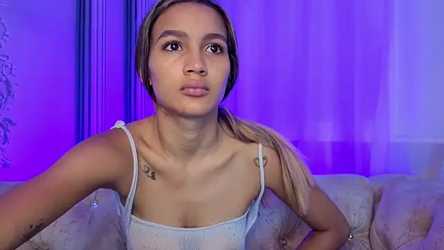 Snapshot of Carohorny4u chatting on 27, 3, 2026 Carohorny4u online show from 27, 3, 2026