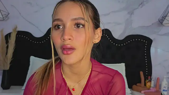 Snapshot of Carohorny4u chatting on 28, 4, 2026 Carohorny4u online show from 28, 4, 2026