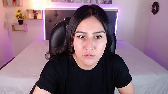 Snapshot of mia_aira chatting on 12, 12, 2024 mia aira online show from 12, 12, 2024