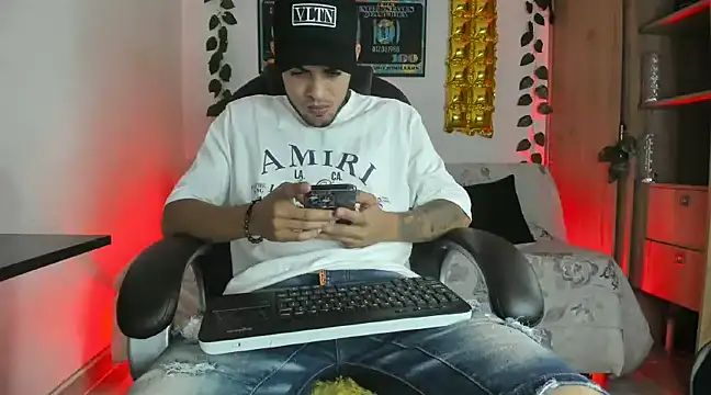 Snapshot of mikee_scooth chatting on 7, 1, 2025 mikee scooth online show from 7, 1, 2025