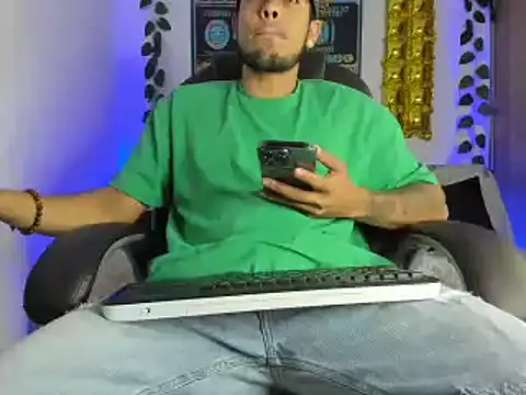 Snapshot of mikee_scooth chatting on 20, 1, 2025 mikee scooth online show from 20, 1, 2025