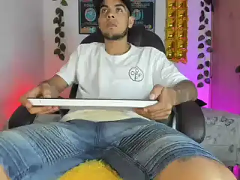 Snapshot of mikee_scooth chatting on 1, 2, 2025 mikee scooth online show from 1, 2, 2025