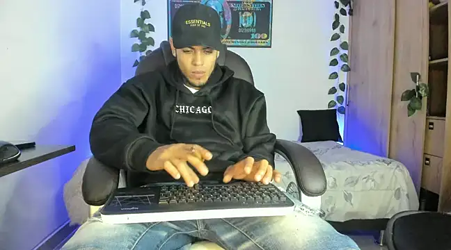 Snapshot of mikee_scooth chatting on 17, 2, 2025 mikee scooth online show from 17, 2, 2025