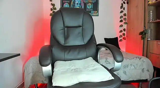 Snapshot of mikee_scooth chatting on 26, 2, 2025 mikee scooth online show from 26, 2, 2025