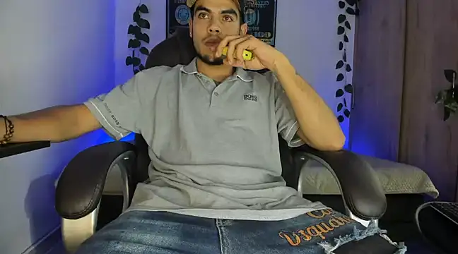 Snapshot of mikee_scooth chatting on 14, 3, 2025 mikee scooth online show from 14, 3, 2025