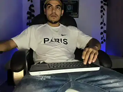 Snapshot of mikee_scooth chatting on 17, 3, 2025 mikee scooth online show from 17, 3, 2025