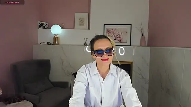 Queen Anna  online show from 1, 2, 2025