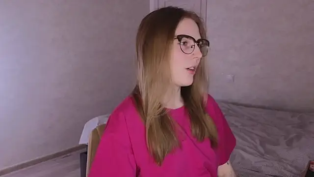 Snapshot of HalieCross chatting on 20, 10, 2025 HalieCross online show from 20, 10, 2025