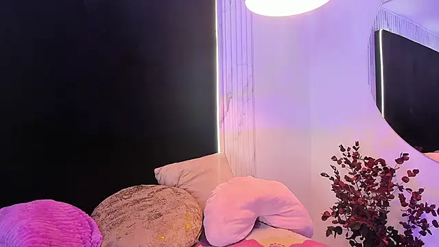 Snapshot of almendraevans chatting on 7, 2, 2025 almendraevans online show from 7, 2, 2025