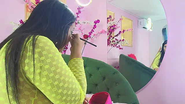 Snapshot of almendraevans chatting on 14, 11, 2025 almendraevans online show from 14, 11, 2025