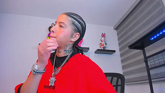 Snapshot of Gangster_Girl chatting on 4, 12, 2025 Gangster Girl online show from 4, 12, 2025