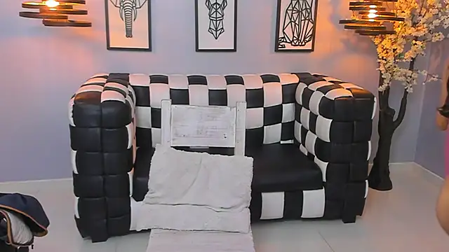 SARAFOXX  online show from 7, 12, 2024