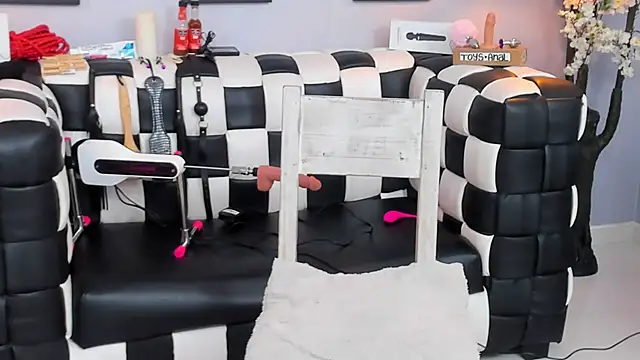 SARAFOXX  online show from 19, 12, 2024