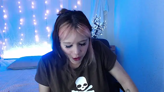 Snapshot of mixie_cute chatting on 4, 12, 2024 mixie cute online show from 4, 12, 2024