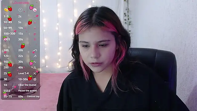 Snapshot of mixie_cute chatting on 19, 1, 2025 mixie cute online show from 19, 1, 2025