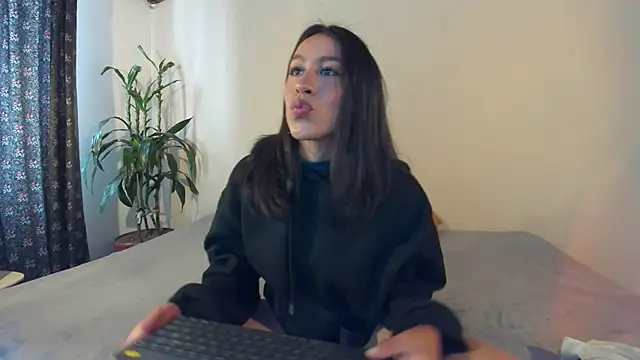 Snapshot of EmiGomez_ chatting on 11, 2, 2025 EmiGomez online show from 11, 2, 2025