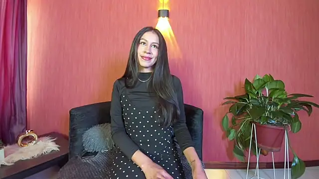 Snapshot of EmiGomez_ chatting on 4, 3, 2026 EmiGomez online show from 4, 3, 2026