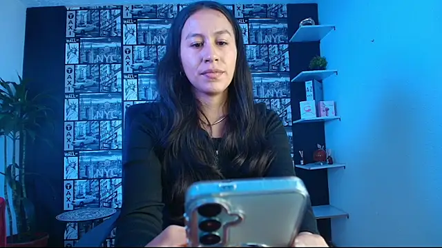 Snapshot of EmiGomez_ chatting on 9, 3, 2026 EmiGomez online show from 9, 3, 2026
