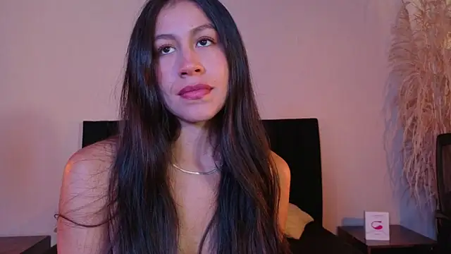 Snapshot of EmiGomez_ chatting on 10, 3, 2026 EmiGomez online show from 10, 3, 2026