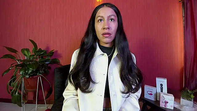 Snapshot of EmiGomez_ chatting on 6, 4, 2026 EmiGomez online show from 6, 4, 2026