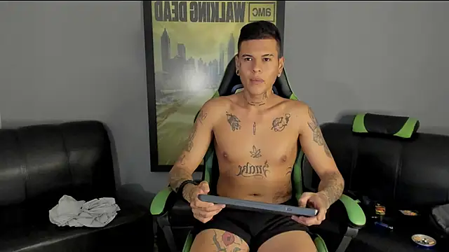 Snapshot of jamesinked_ chatting on 28, 12, 2024 jamesinked  online show from 28, 12, 2024