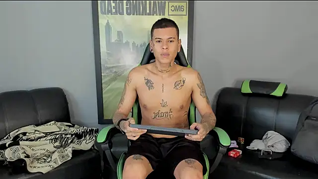 Snapshot of jamesinked_ chatting on 4, 1, 2025 jamesinked  online show from 4, 1, 2025