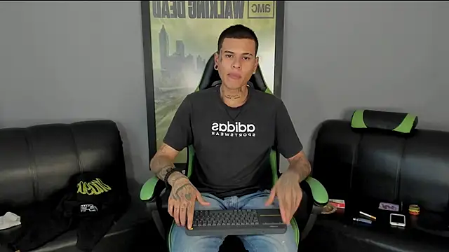 Snapshot of jamesinked_ chatting on 6, 1, 2025 jamesinked  online show from 6, 1, 2025