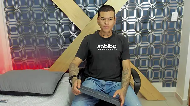 Snapshot of jamesinked_ chatting on 7, 1, 2025 jamesinked  online show from 7, 1, 2025