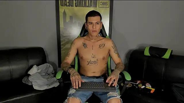 Snapshot of jamesinked_ chatting on 14, 1, 2025 jamesinked  online show from 14, 1, 2025