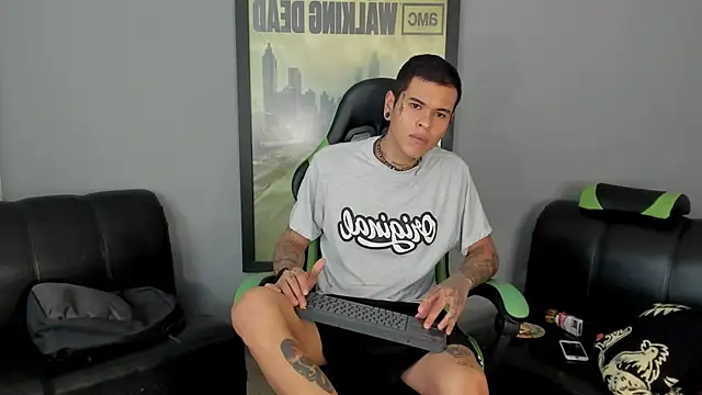 Snapshot of jamesinked_ chatting on 31, 1, 2025 jamesinked  online show from 31, 1, 2025